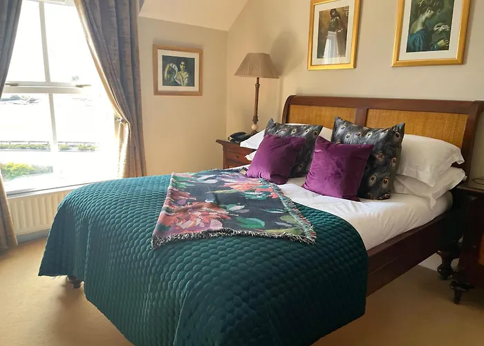 Castlewood House 5* 딩글